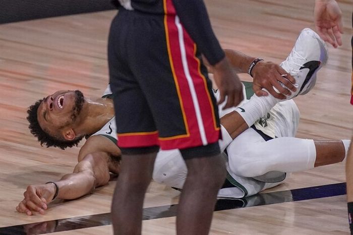 giannis ankle