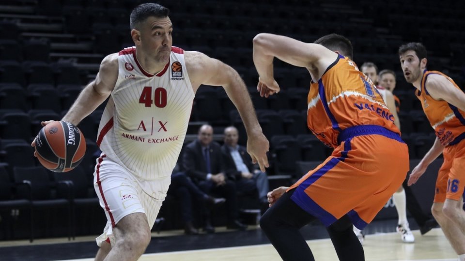 luis scola ax armani exchange milan eb19 1