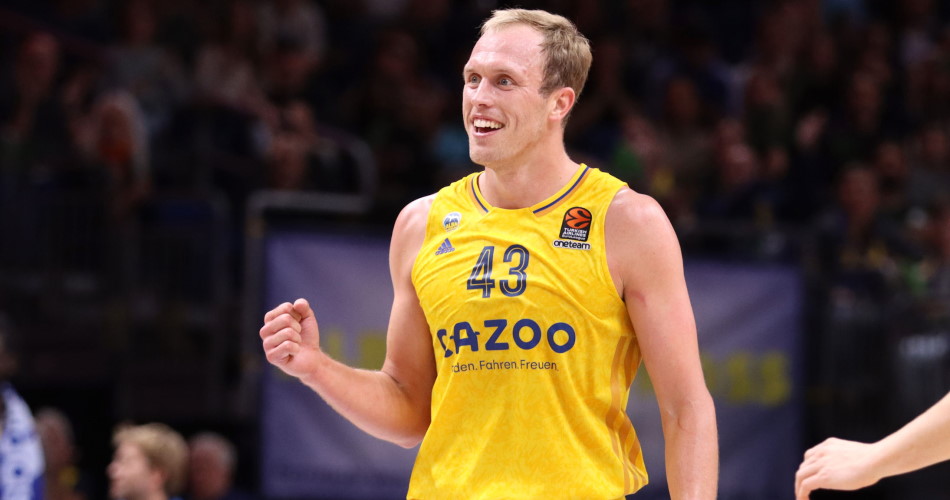 8624a7c0 luke sikma reacts happy alba euroleague